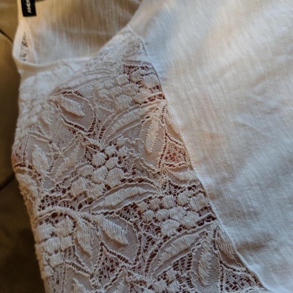 White shirt with lace shoulders Xxl size 18 -20 - Picture 2 of 4